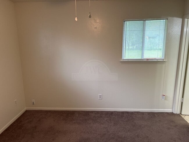 Building Photo - 1811 Janis Dr