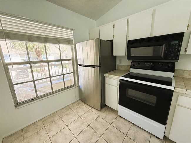Building Photo - 225 Sun Vista Ct S