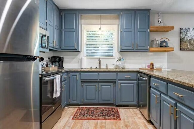 Building Photo - 15 Churchill Dr