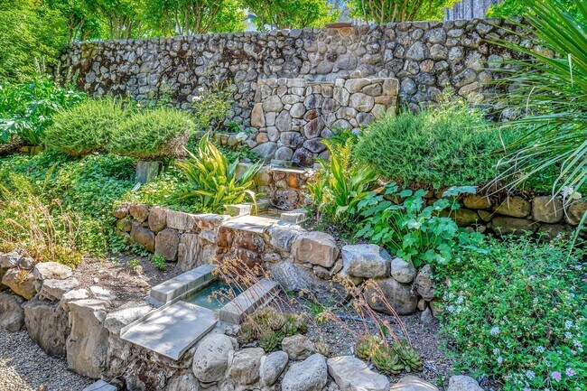 Building Photo - Welcome to Your Luxurious Napa Valley Retr...