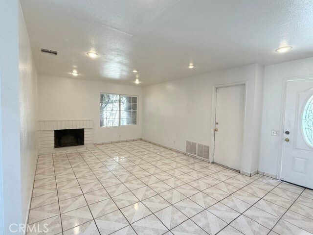 Building Photo - 6855 Farrier Ave