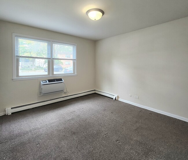 Building Photo - 2007 W Touhy Ave