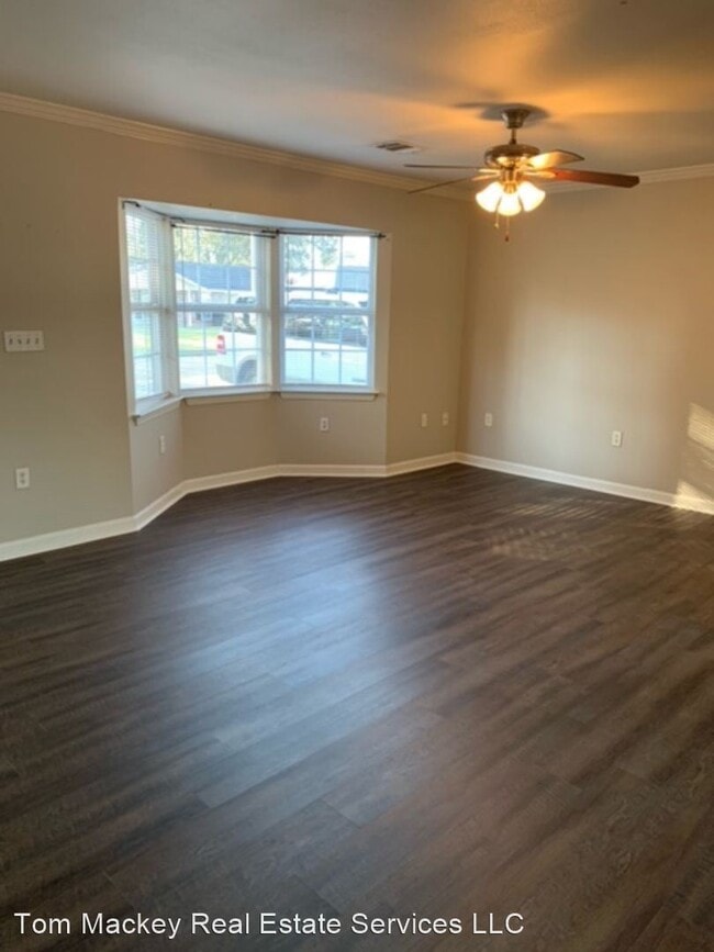 Building Photo - 6 br, 3 bath House - 1133 S. Burgess Dr.