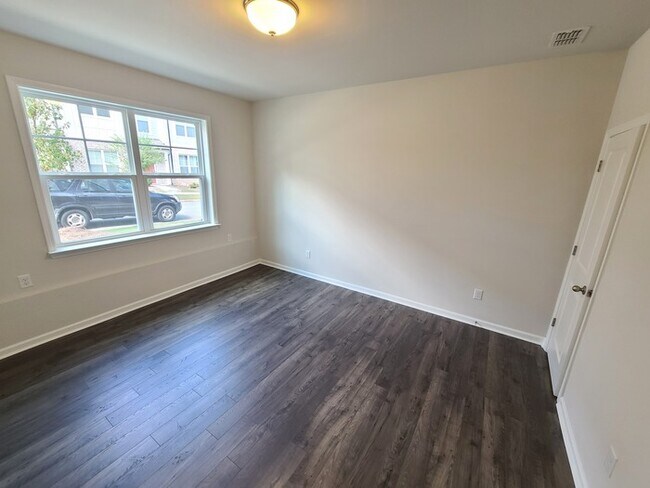 Building Photo - 3 Bed and 3 Bath Brand new ready for move-...