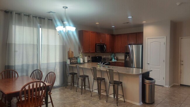 Building Photo - GORGEOUS GILBERT HOME!