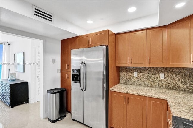 Building Photo - 2030 S Ocean Dr