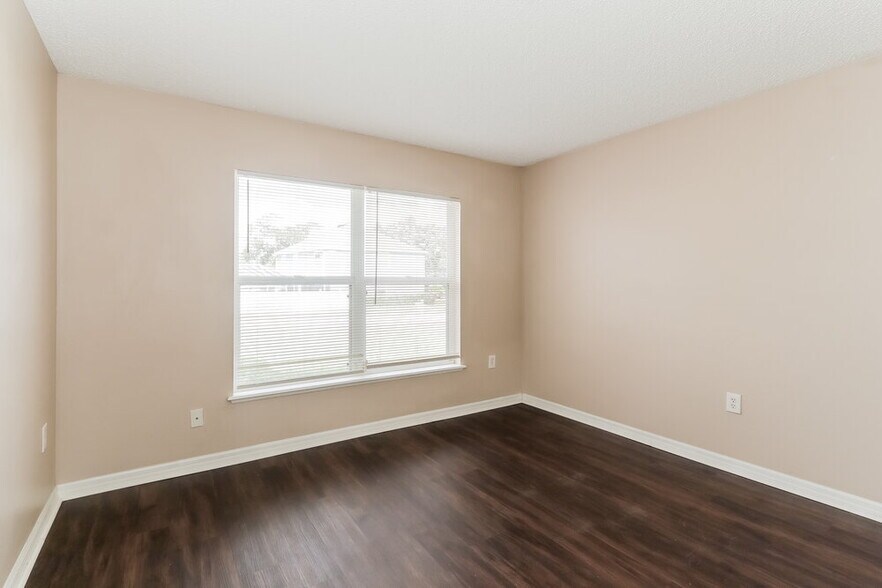 Building Photo - 703 Mountain Top Dr