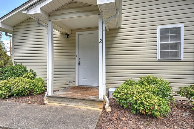Building Photo - 1801 Indian Ridge Rd