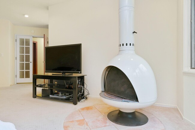 Building Photo - 6115 Manzanillo Dr