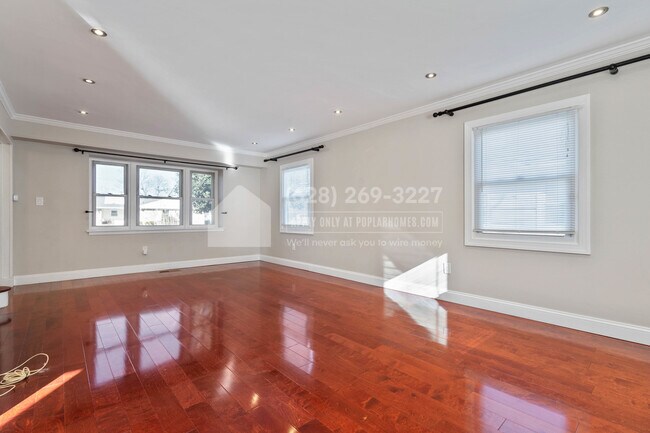 Building Photo - 2511 Kitmore Ln