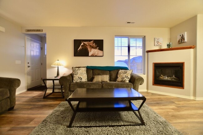 Building Photo - 1094 Longbow Ln