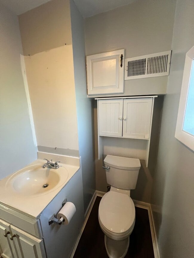 Building Photo - One Bedroom Apartment in Carlisle