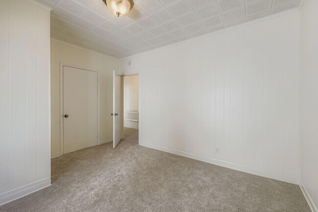 Building Photo - 2630 14th Ave S