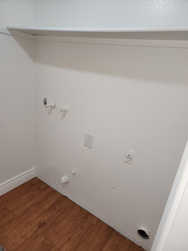 Building Photo - C290TBR