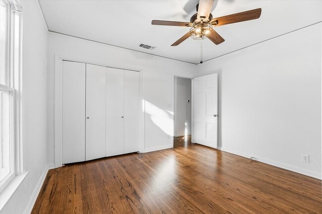 Building Photo - 6417 Darwood Ave