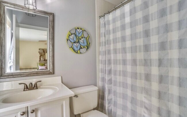 Building Photo - 980 Breakwater Dr