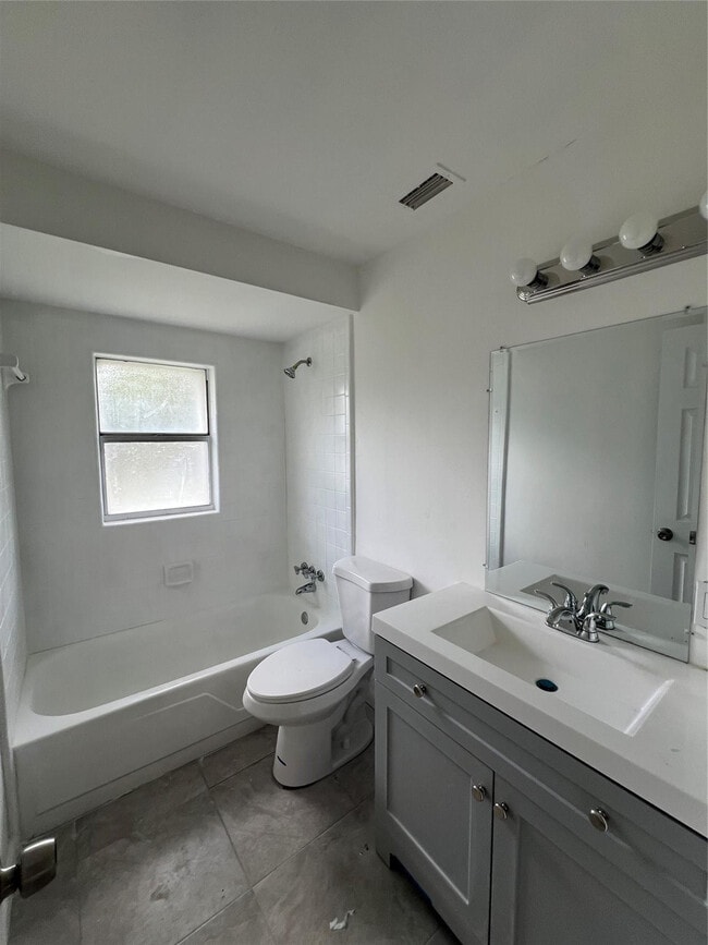 Building Photo - 308 Essex Dr