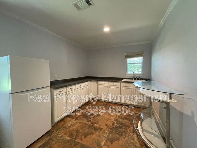 Building Photo - 5293 Chenango Dr