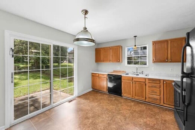 Building Photo - 5691 Victoryview Ln