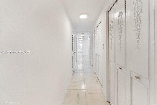 Building Photo - 5255 Collins Ave