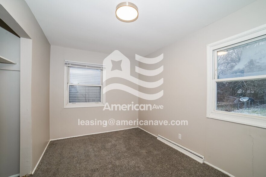 Building Photo - 2647 W Nebraska Ave