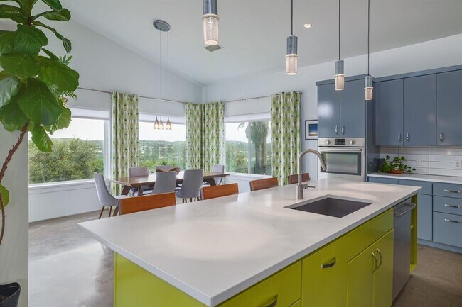Building Photo - 3610 Crosswind Dr