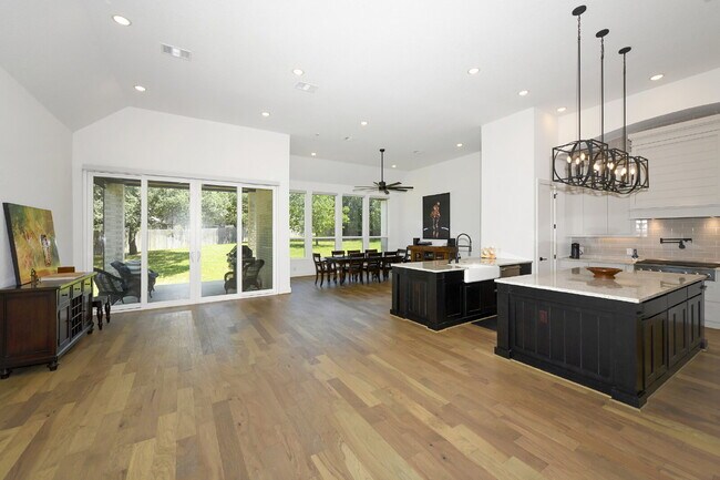 Building Photo - 26643 White Eagle Dr