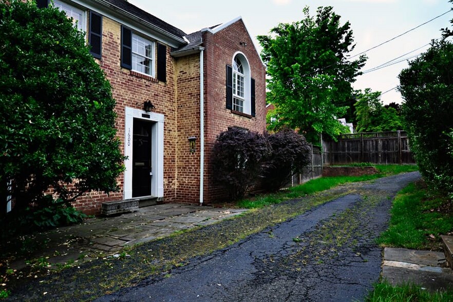 Building Photo - 1600 Foxhall Rd NW