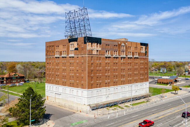 Primary Photo - Winston Place Apartments