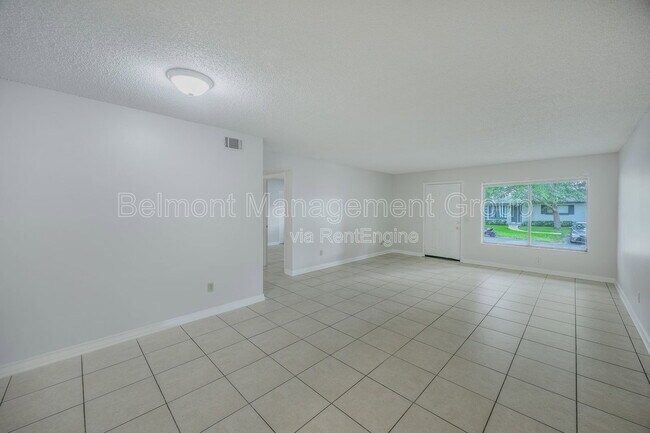 Building Photo - 605 Northlake Blvd