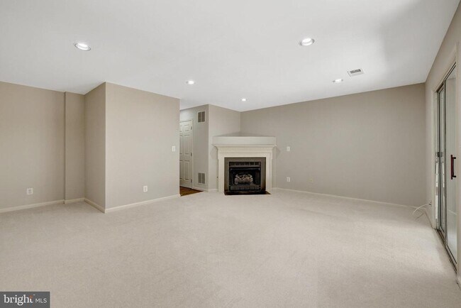 Building Photo - 2505 James Madison Cir