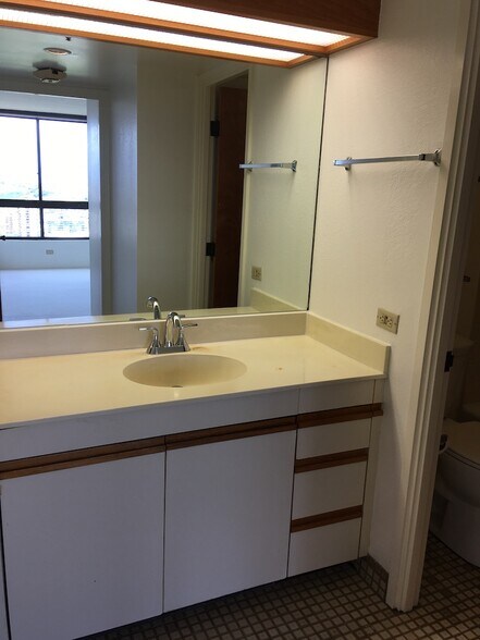 Building Photo - 5333 Likini St