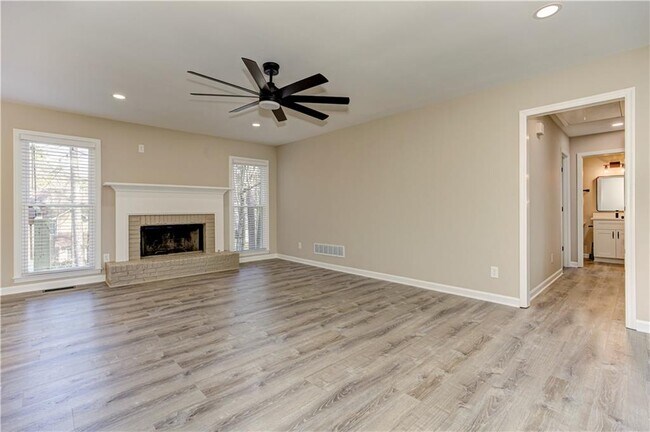 Building Photo - 637 Wedgewood Dr