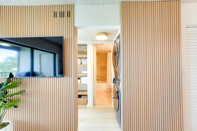 Building Photo - 6218 Palma Del Mar Blvd S