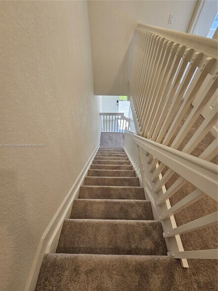 Building Photo - 5045 SW 37th St