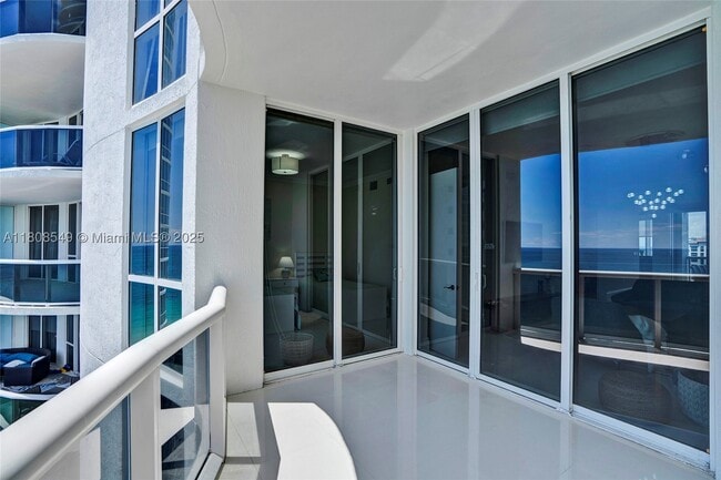 Building Photo - 16001 Collins Ave