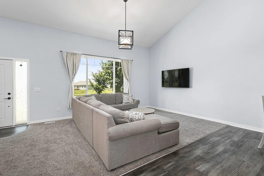 Building Photo - 481 10th St