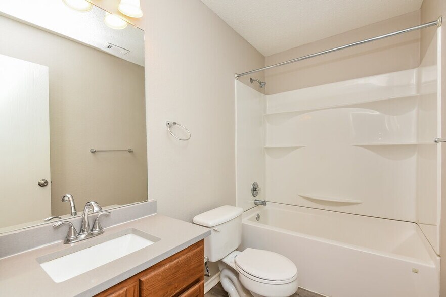 Building Photo - 8101 Gardengate Ct