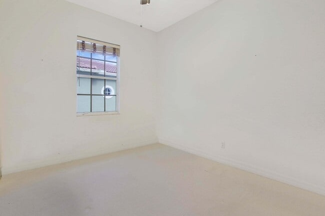 Building Photo - 4921 Bonsai Cir