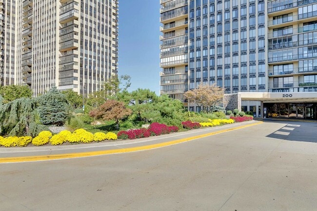 Building Photo - 200 Winston Dr