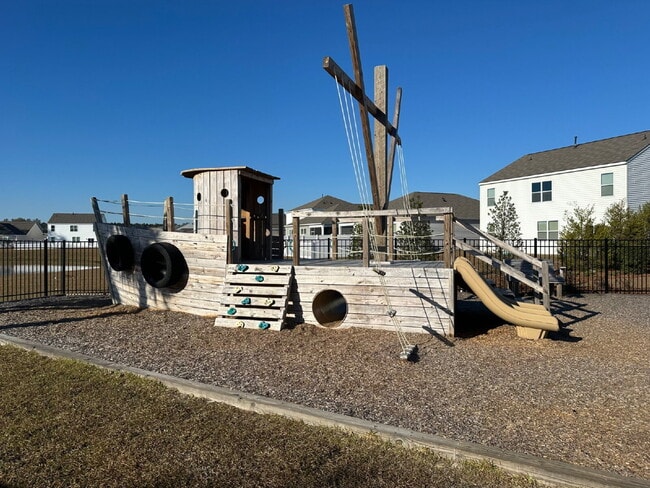 Building Photo - Three Bedroom Single Level Home in the Retreat at East Argent!