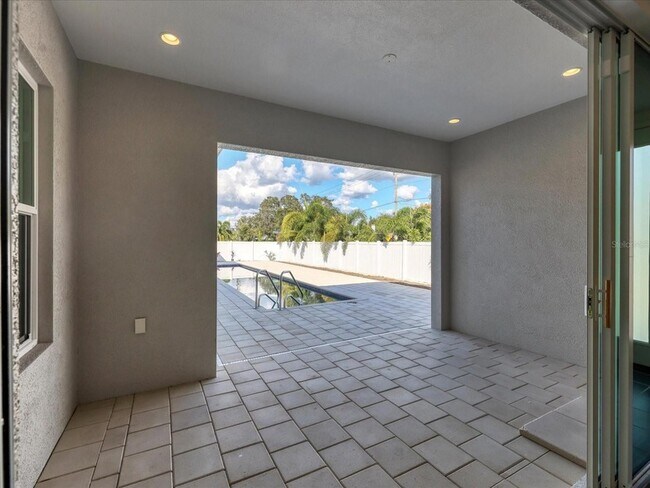 Building Photo - 4524 Riverwood Ave