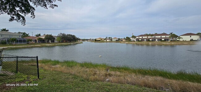 Building Photo - ***ONE FREE MONTH OF RENT Beautiful Clean ...