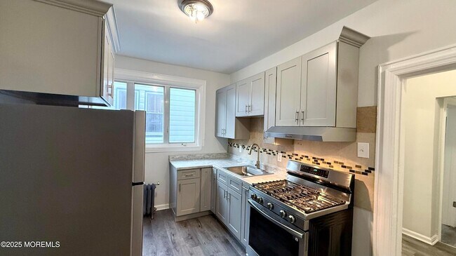 Building Photo - 56 Lindsley Pl