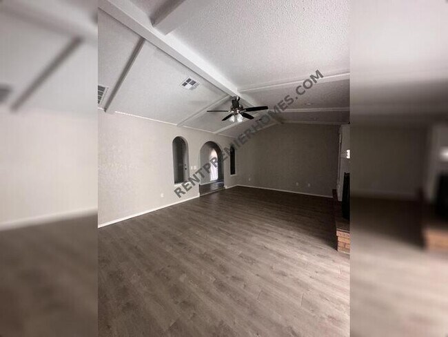 Building Photo - 2632 SW 90th Pl