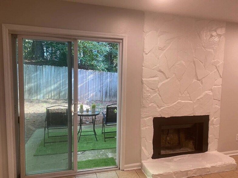 Building Photo - Room in Townhome on Baker Ct