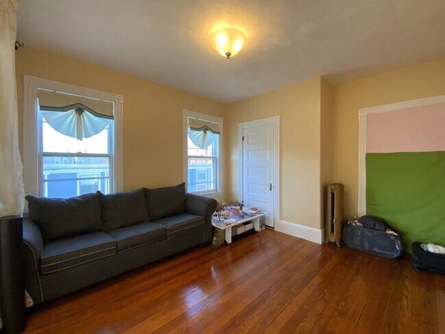 Building Photo - 64 Willow St