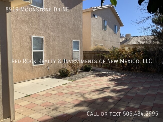 Building Photo - 3 Bedroom in La Cueva with EV Charger!!