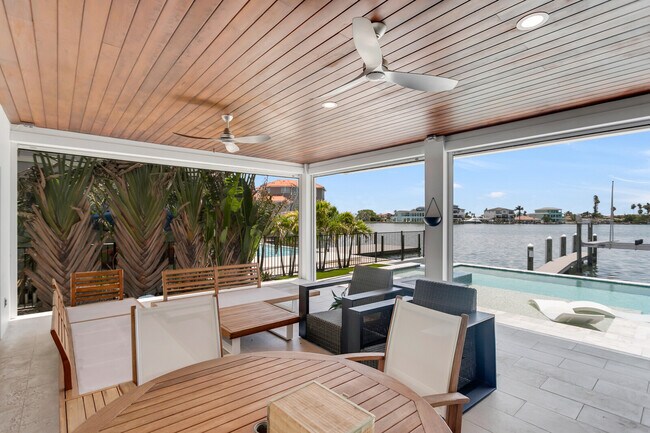 Building Photo - 905 Bay Point Dr