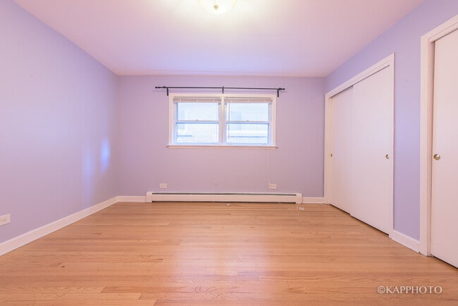 Building Photo - 5942 W Addison St